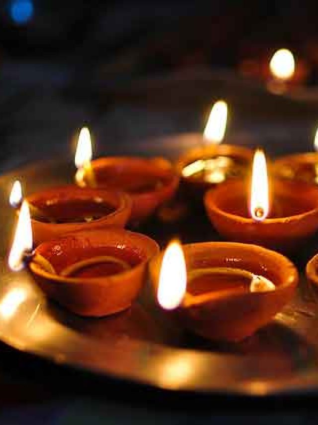 উন্নতি-অর্থলাভের জন্য বাড়ির এই দিকে রোজ প্রদীপ জ্বালান