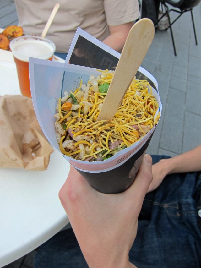 ঝালমুড়ি মাখার সেই তেলের মশলা বানান এভাবে! সিক্রেট রেসিপি