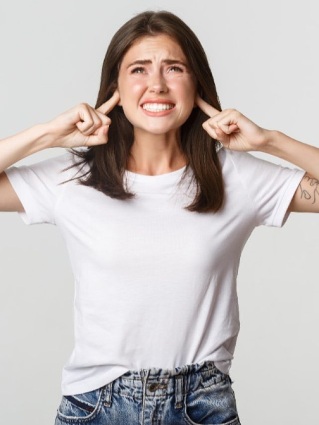 কানে তালা লেগে যায় কেন? বড় ক্ষতির আগেই জানা জরুরি