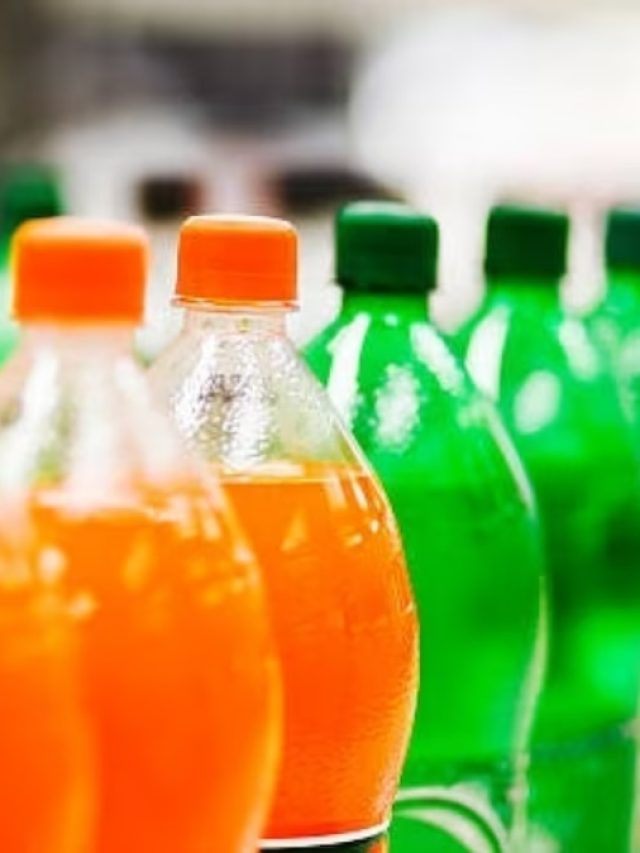 কোল্ড ড্রিংকের বোতলে জল রেখে খাওয়া উচিত কি?
