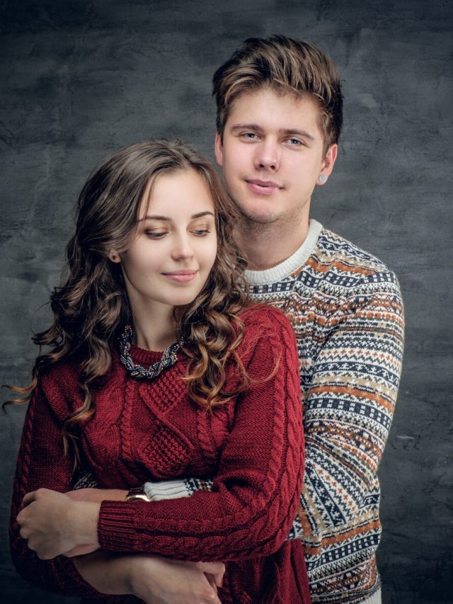 কেউ আপনাকে গোপনে ভালোবাসে? এই ৮ লক্ষণে বুঝুন