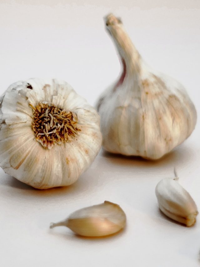 রসুন খেলে হার্ট অ্যাটাকও হতে পারে! কাদের জানেন?