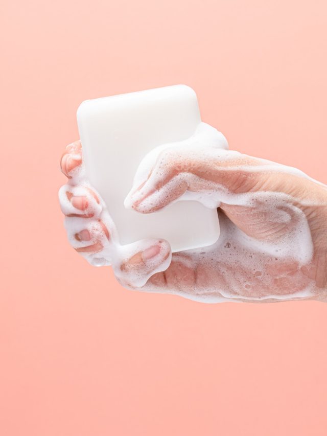 একটাই সাবান বাড়ির সবাই মিলে ব্যবহার, কী ক্ষতি হচ্ছে জানেন?