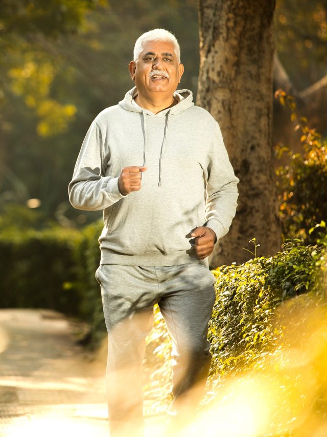 ১০০ বছর বাঁচতে চান? রোজকার রুটিনে রাখুন এই ৫ অভ্যাস