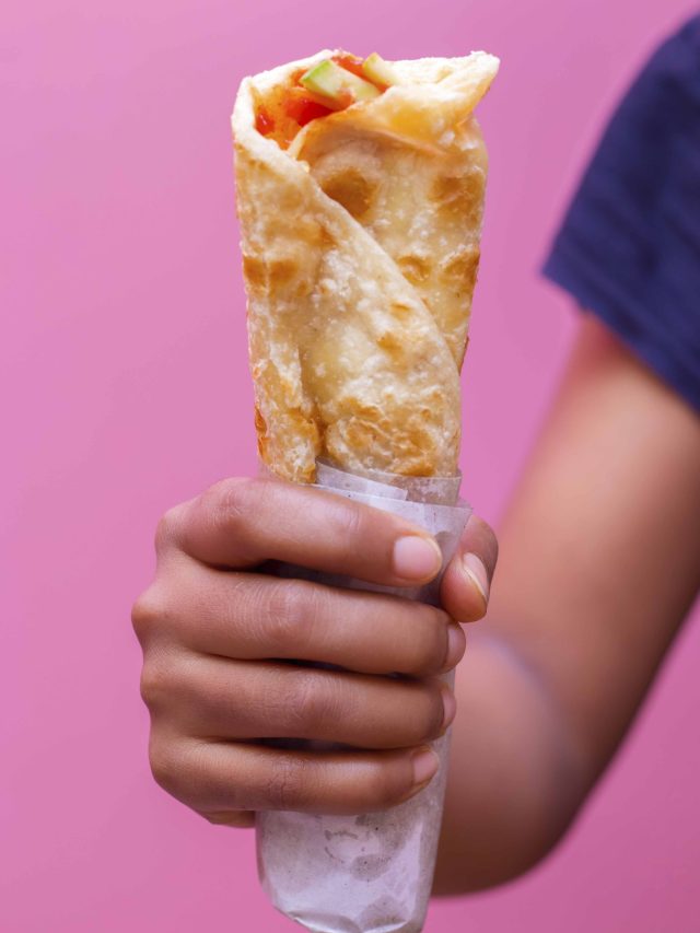 বাড়িতেই বানান কলকাতা স্টাইলে এগ রোল, জেনে নিন সহজ রেসিপি