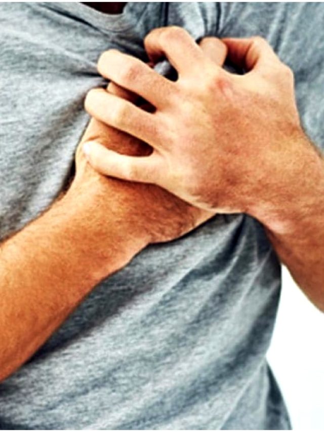 হঠাৎ বুক ধড়ফড় করছে? ভয় না পেয়ে এই ৮ কাজ করুন