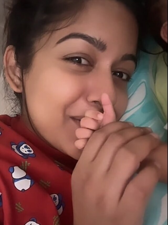 सो रहा था 1 महीने का बेटा, एक्ट्रेस ने चुपके से चूमा हाथ, बोलीं- तुम्हारी खुशबू...