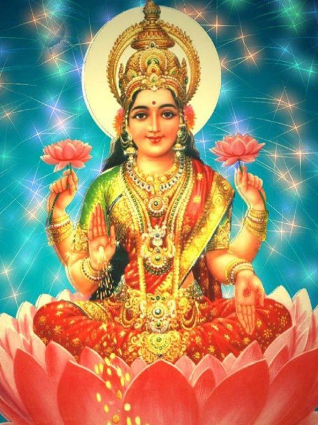 ঘরে এই ৭ জিনিস থাকলে লক্ষ্মী রেগে যান, আয় বাড়ে না