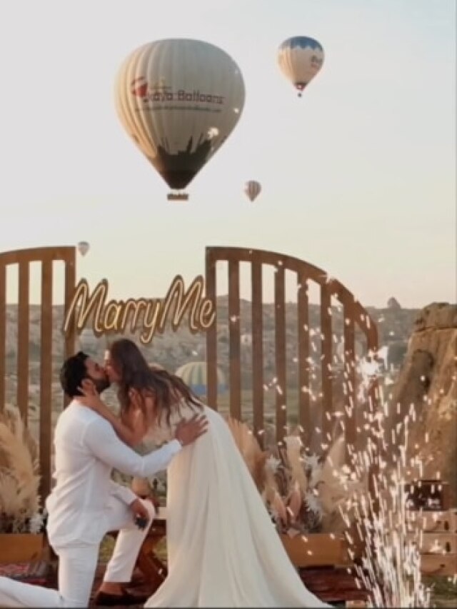 मंगेतर संग रोमांटिक हुईं 'K3G' की Poo, Liplock कर लुटाया प्यार, जल्द बनेंगी दुल्हन