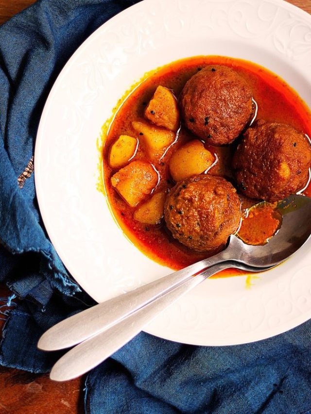 পুজোয় পাতে, গরম ভাতে পোস্ত বড়ার ডালনা!