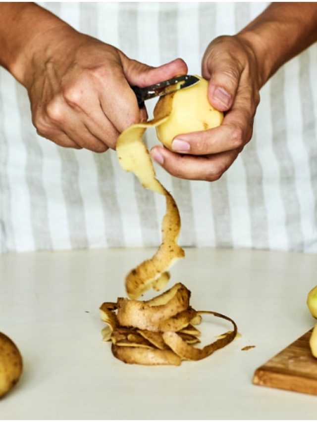 আলুর খোসাও খাচ্ছেন, এর ফলাফল জানেন?