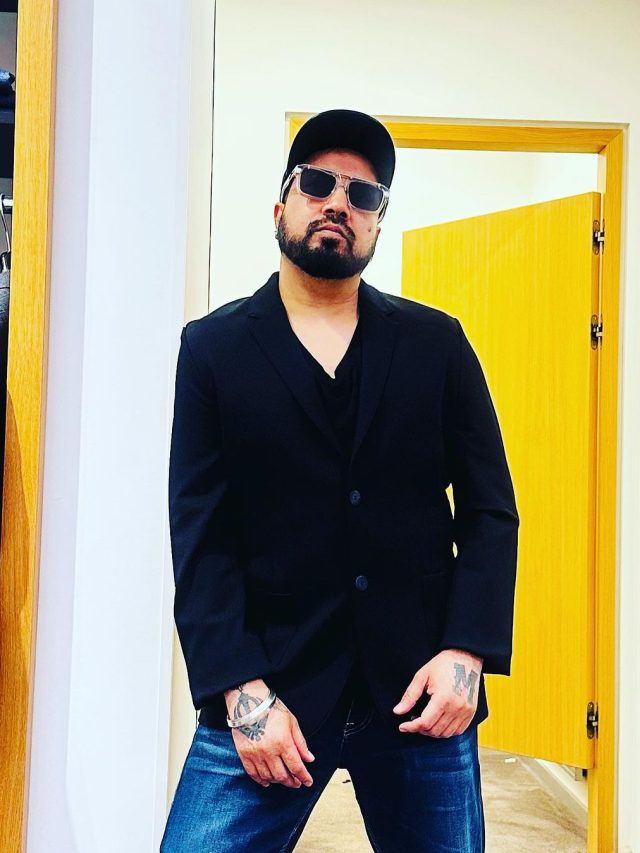 लगातार म्यूजिक शो करने से बिगड़ी मीका स‍िंंह की तबीयत, झेला 15 Cr. का नुकसान