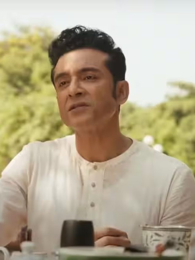 বিস্ফোরক করণ! টোটার বিষয়ে কি বললেন করণ জোহর?