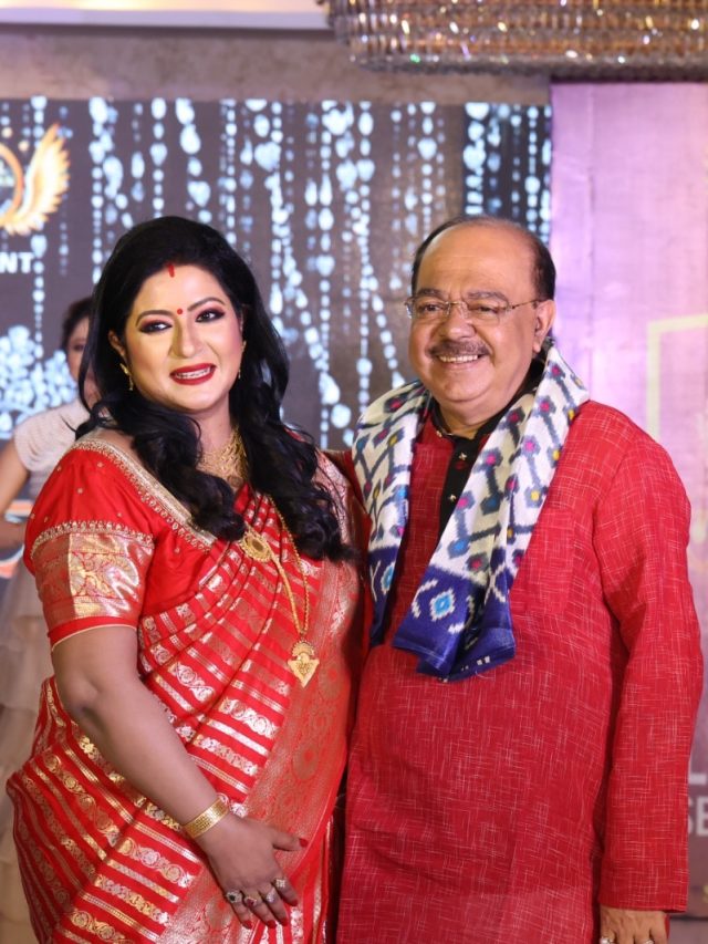 র‍্যাম্পে হাঁটলেন শোভন-বৈশাখী, এবার ফ্যাশন শো-তে জুটি?