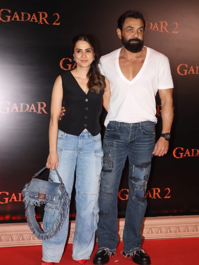 'गदर 2' की स्क्रीनिंग पर दिखा बॉबी देओल का टशन, वाइफ तान्या ने लूटी महफिल