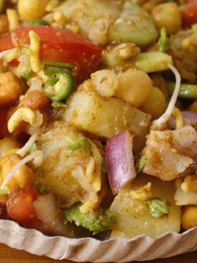 মনে পড়বে স্কুলের স্মৃতি, যদি এভাবে তৈরি করেন ঝাল আলু কাবলি