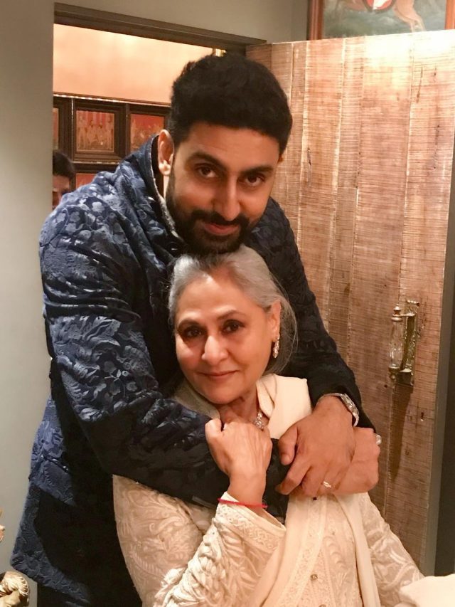 शादी के सालों बाद भी पेरेंट्स संग रहते हैं अभिषेक, बोले- उनके बिना रहना...