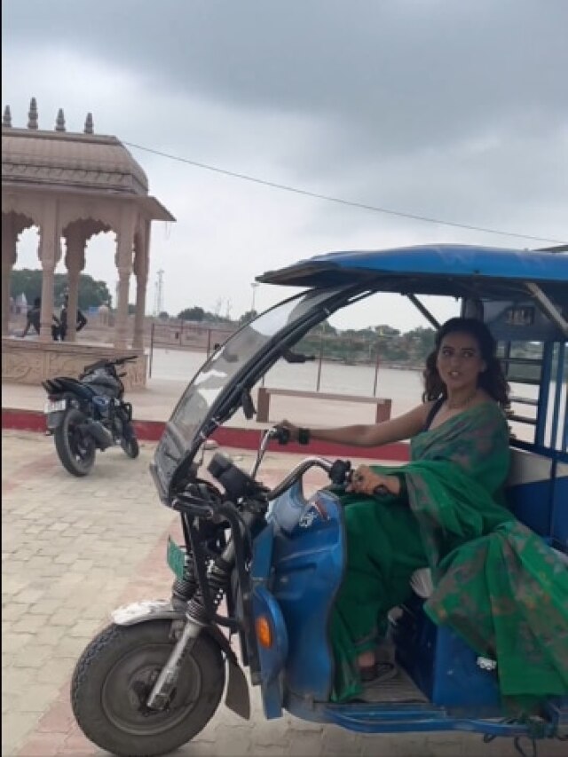 लग्जरी गाड़ी छोड़कर एक्ट्रेस ने चलाया रिक्शा, हालत देखकर होंगे हैरान