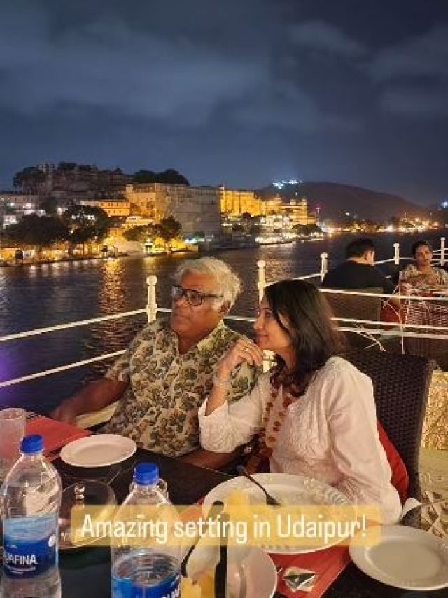 दूसरी पत्नी संग 57 साल के एक्टर की रोमांटिक डिनर डेट, झील किनारे बीवी पर लुटाया प्यार