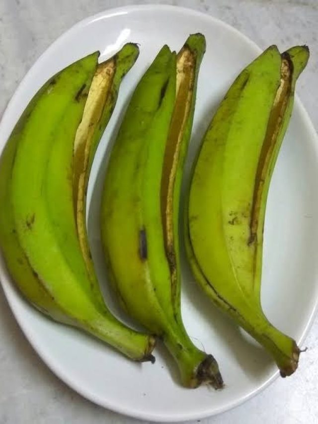 কলা খেয়ে খোসা ফেলছেন? ক্যানসার ঠেকাতে পারে খোসাই