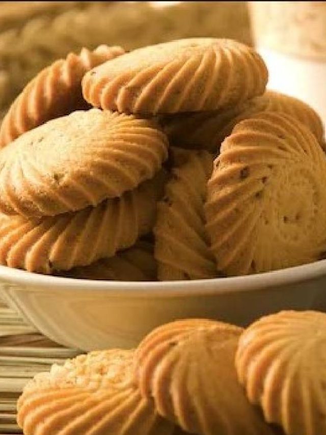 কৌটোতে বিস্কুট রাখলেও মিইয়ে যাচ্ছে, রইল সমাধান