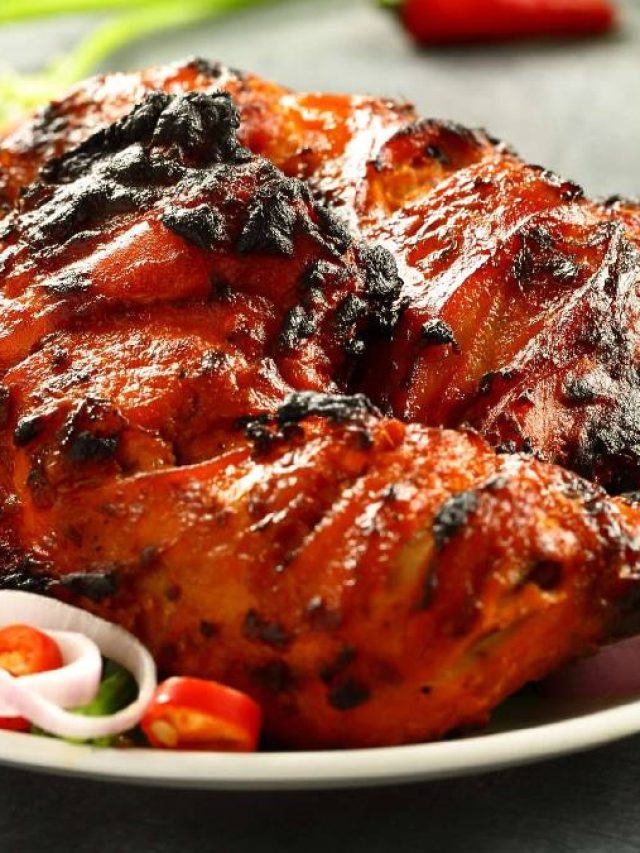 পুজোতে আর রেস্তোরাঁ নয়, বাড়িতেই বানান হোটেলের মতো চিকেন তন্দুরি