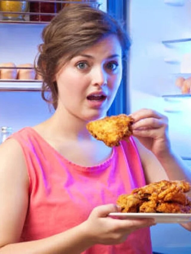 ফ্রিজে রাখলে এই খাবারগুলি বিষ, ভুলেও খাবেন না