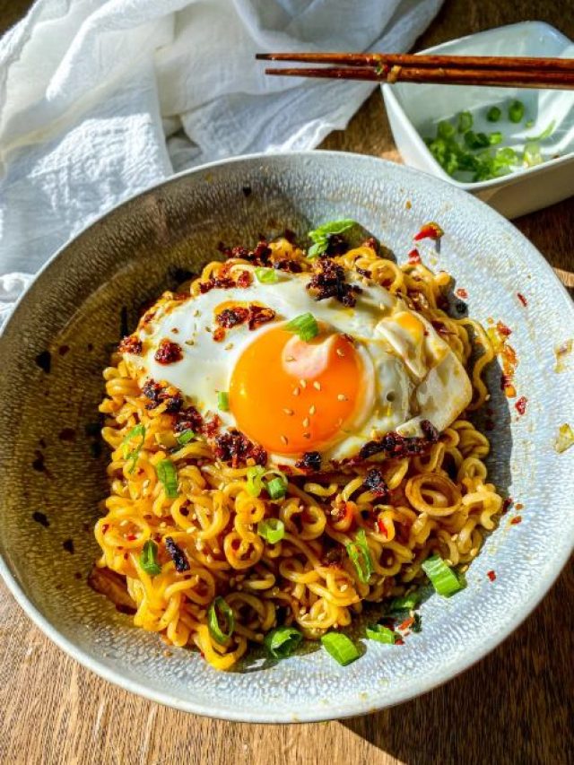 সাধারণ নুডলসের টেস্ট বাড়াতে দিন এই সহজ মশলা