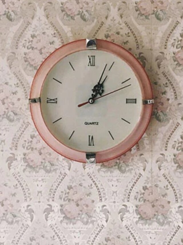 এই দিকে রাখুন ঘড়ি, ঘরে আসবে টাকা-শান্তি