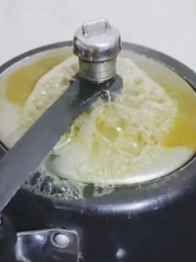 কুকারের হুইসেল থেকে ডাল উপচে পড়া আটকান এভাবে, শিখুন সহজ ট্রিকস