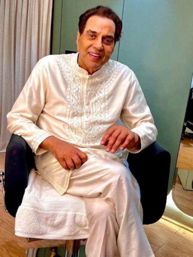 'गदर 2' की सक्सेस पर साथ आए चारों बच्चे, इमोशनल हुए धर्मेंद्र, बोले- दुआ कुबूल हुई