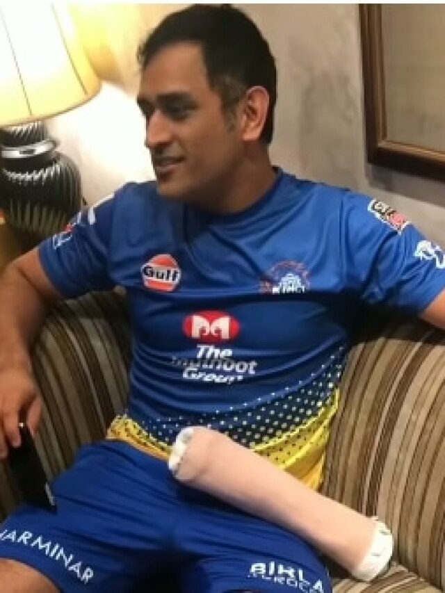 जब धोनी ने गाया अमिताभ बच्चन का गाना, बोले- एक एहसान कर...