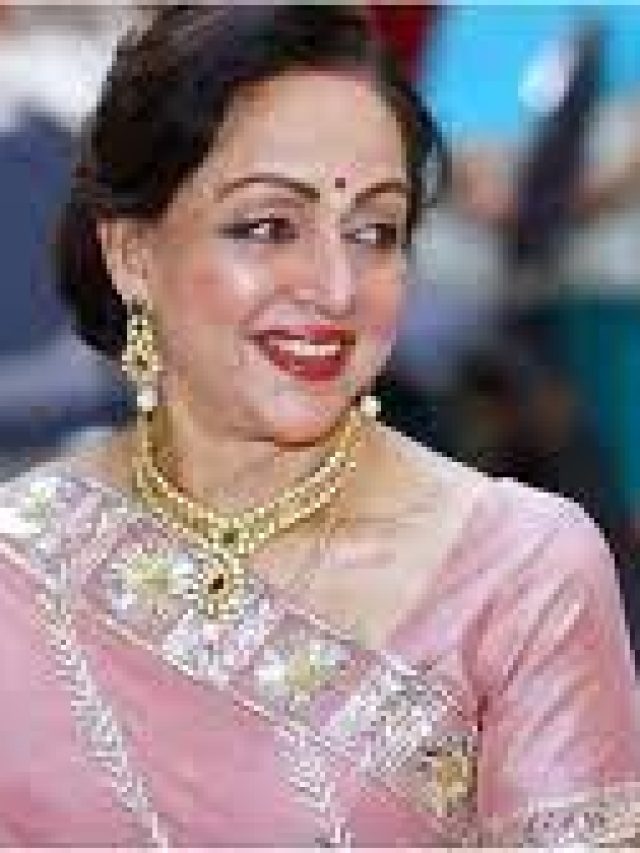 সানির প্রশংসায় ড্রিম গার্ল