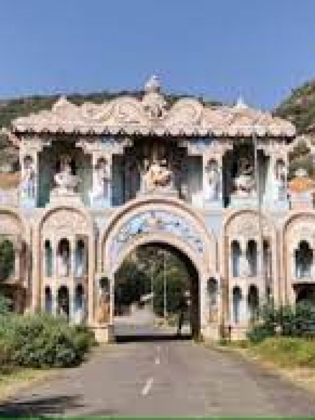 चर्चा में है मेवात का नलहड़ शिव मंदिर, तस्वीरों से जानें इसका इतिहास