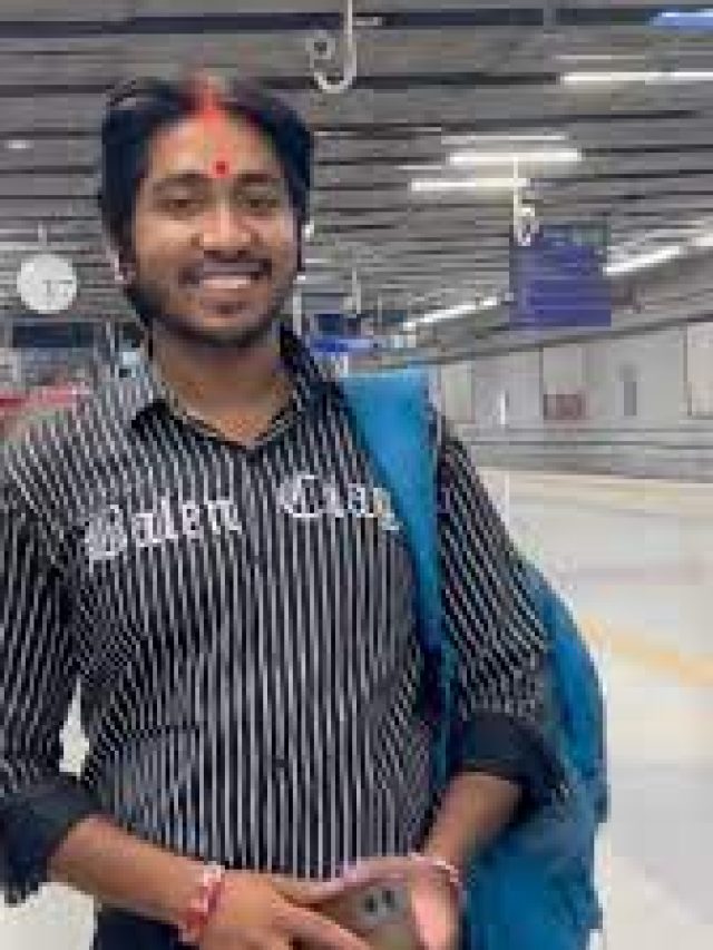 সিঁথিতে সিঁদুর পরে মেট্রোতে ব্যক্তি, VIDEO ভাইরাল