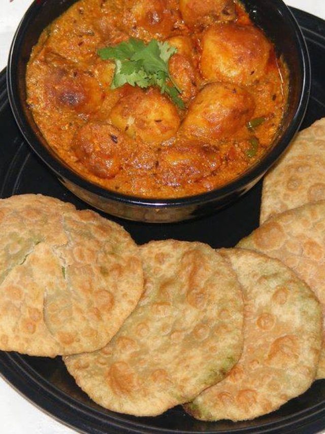 আলুর দমে দিন এই এক সিক্রেট মশলা, জমে যাবে নিরামিষের দিনগুলি