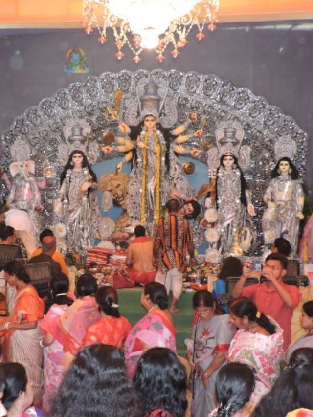 দুর্গাপুজোয় এই ৮ জিনিস উপভোগ করতে ভুলবেন না কলকাতায়