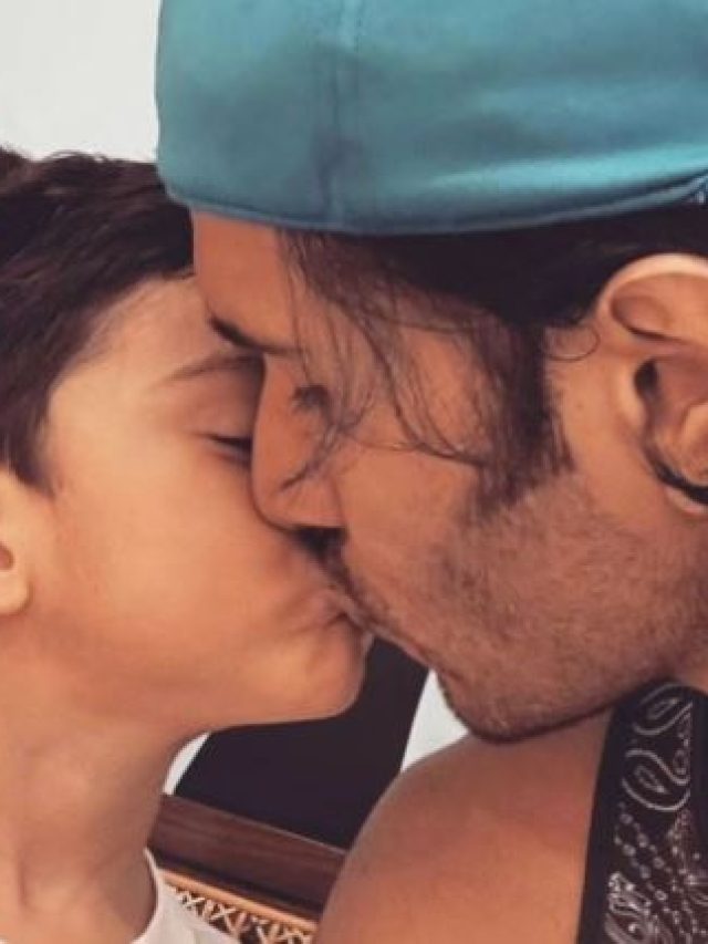 एक्टर ने 4 साल के बेटे को किया Lip Kiss, फोटो देख भड़के लोग, बोले- शर्म करो