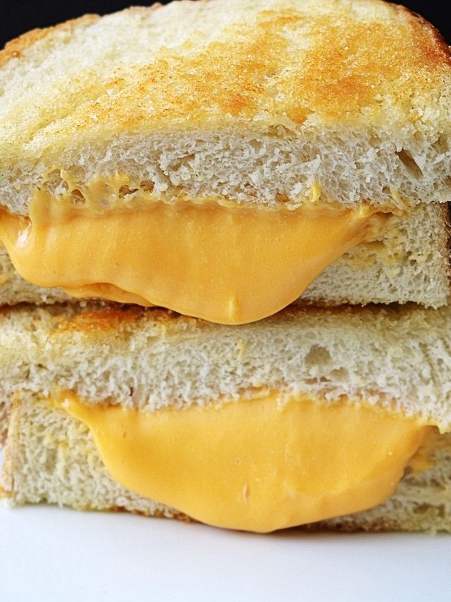 পাঁউরুটির মাঝে ১০ টাকার চিজ দিয়ে জলখাবারের মজার রেসিপি