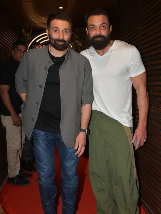 'गदर 2' ने कमाए 400 करोड़ पार, सनी देओल ने की ग्रैंड पार्टी, नहीं दिखीं सकीना