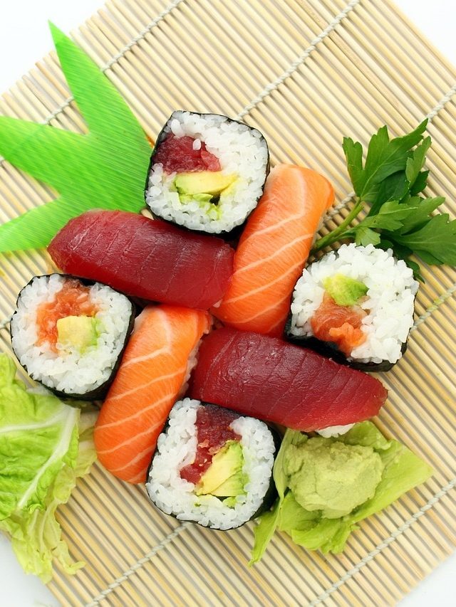 জাপানের কাঁচা মাছের এই পদের নাম বলুন তো