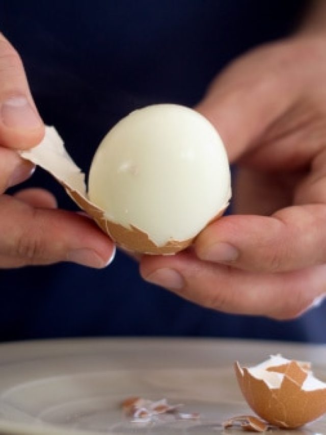 একটুও ভাঙবে না, সেদ্ধ ডিমের খোসা ছাড়ানোর ৭ টিপস