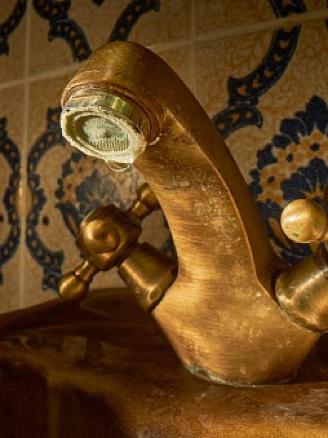 বাথরুমের ট্যাপ কলে মরচে? এসব উপায়ে নিমিষে হবে ঝকঝকে