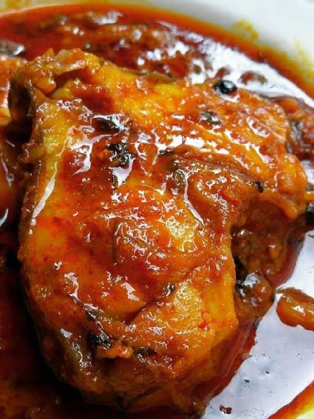 একঘেয়ে মাছের পদ না খেয়ে, তিল-কাজুবাটা দিয়ে বানান কাতলা মাছ