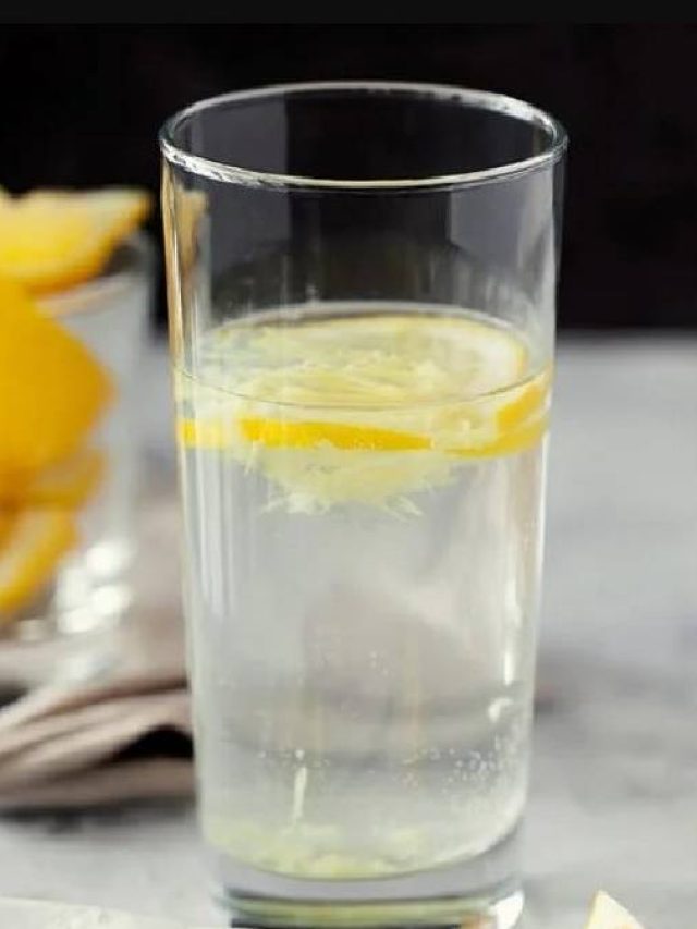 সকালে খালি পেটে লেবু জল খাচ্ছেন? ক্ষতি হচ্ছে না তো