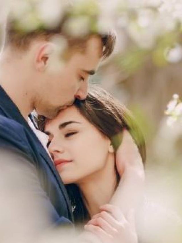 আজ নাকি জাতীয় গার্লফ্রেন্ড দিবস, কী হয় সেদিন জানেন