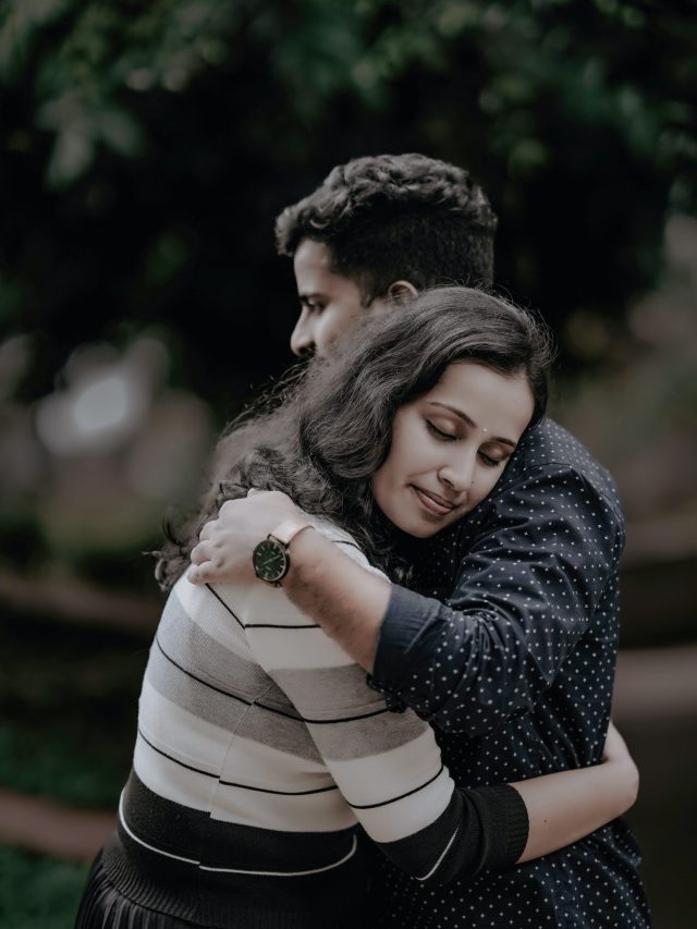 কীভাবে বুঝবেন এটা প্রেম না অন্য কিছু? এই ১০ লক্ষণ বলে দেবে