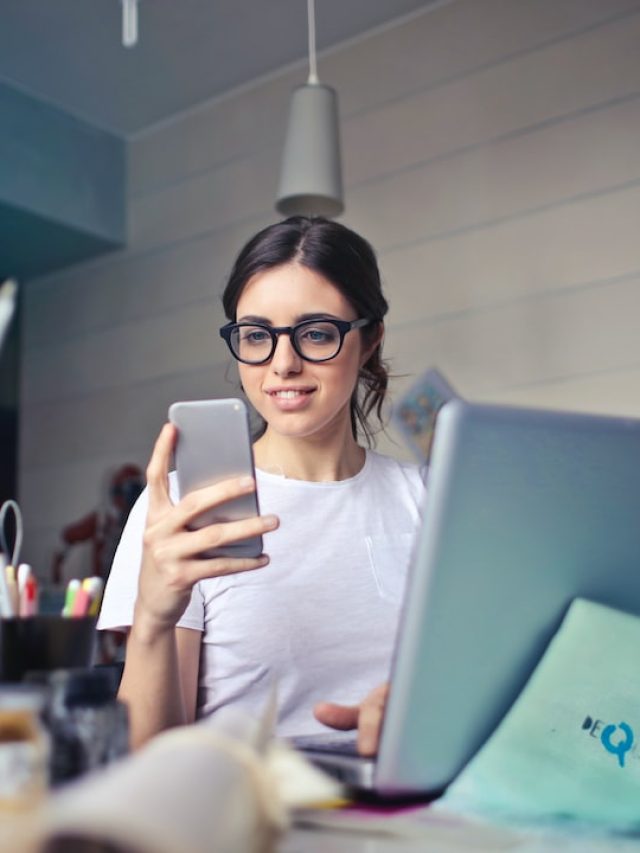 ফোন-ল্যাপটপে বেশি সময় কাটে? এভাবে দূর করুন চোখের ক্লান্তি