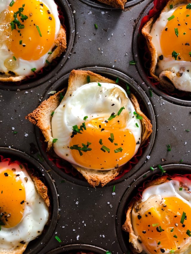 হাফ বয়েল ডিম: ঘড়ি ধরে ঠিক এতক্ষণ ফোটান