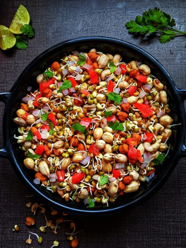 স্বাস্থ্যকর ভেবে প্রচুর স্প্রাউট খান? অজান্তে  ক্ষতি করছেন